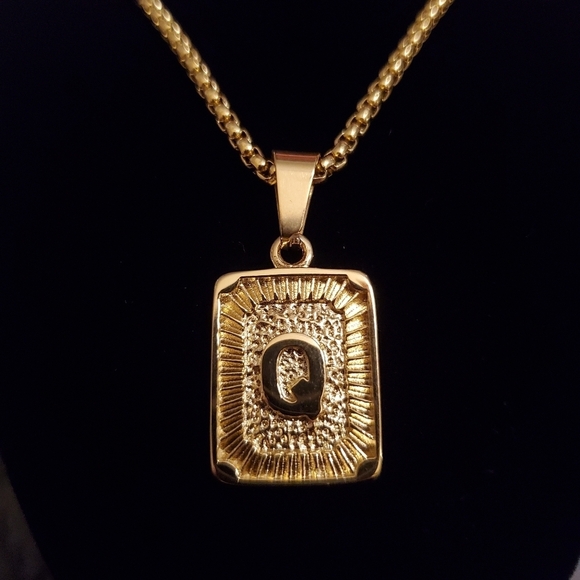 Jewelry - New Gold Plated Initial "Q" Box Chain Necklace